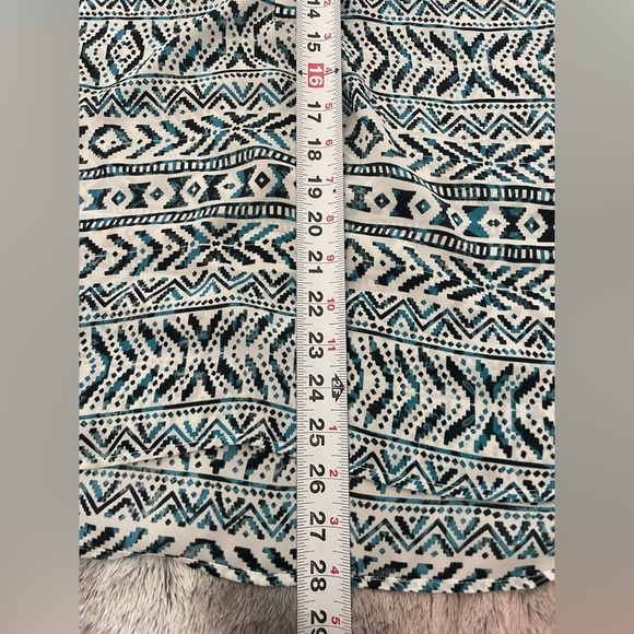 Aztec Print Sleeveless Top - Picture 5 of 7